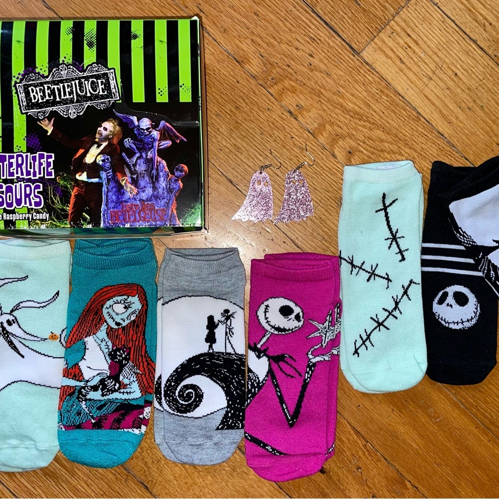 New Nightmare Before Christmas 6 pairs socks Beetlejuice Box Ghost Earrings